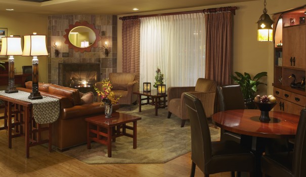 A luxurious lobby living room at Larkspur Landing